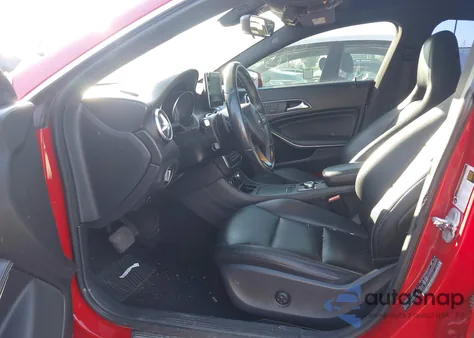 2015 Mercedes-Benz Cla 250 z USA, uszkodzony, nr VIN WDDSJ4EB4FN184075